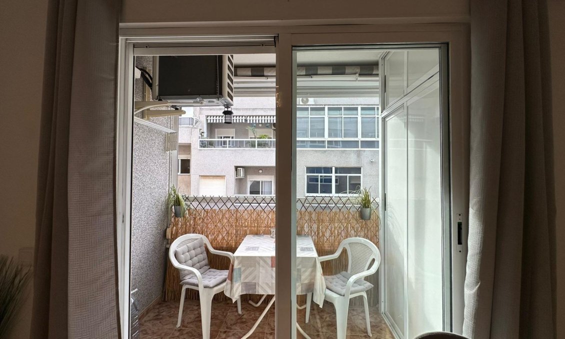 Segunda mano - Apartamento -
Torrevieja - Estacion De Autobuses