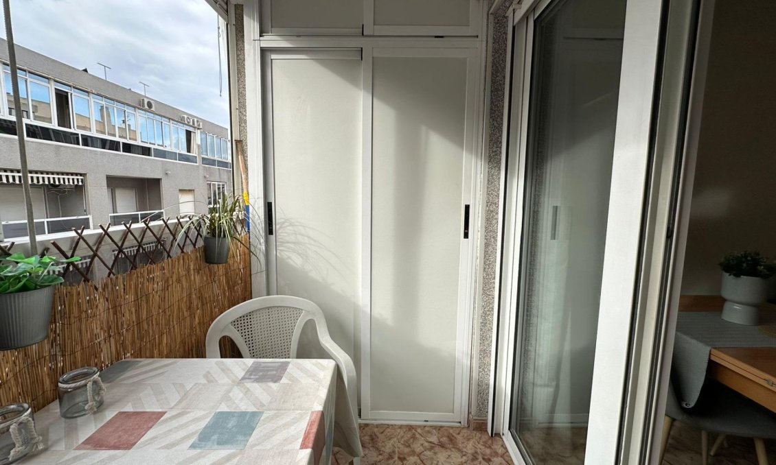 Segunda mano - Apartamento -
Torrevieja - Estacion De Autobuses