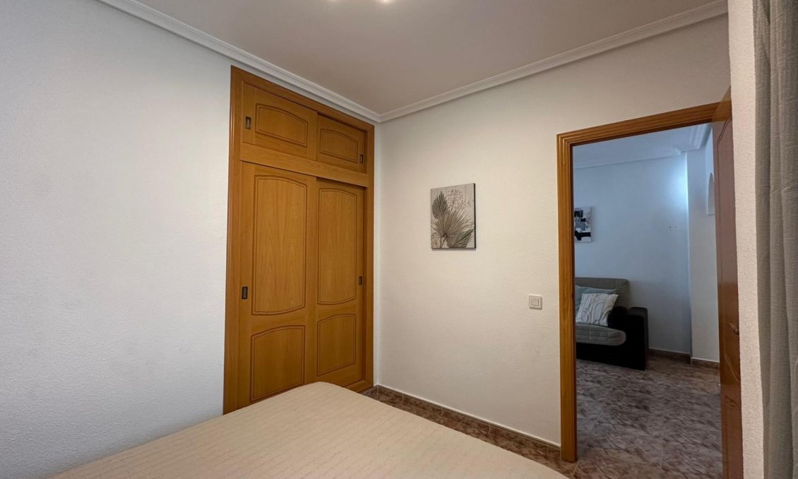 Segunda mano - Apartamento -
Torrevieja - Estacion De Autobuses