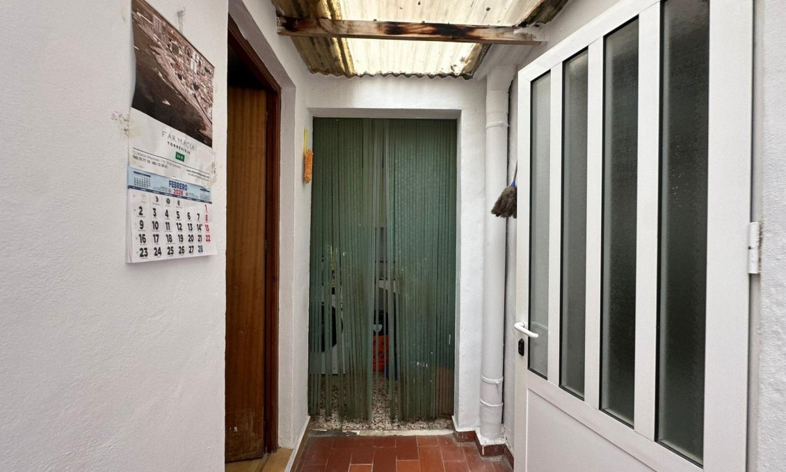 Segunda mano - Apartamento -
Torrevieja - Estacion De Autobuses