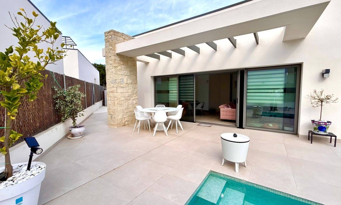 Wiederverkauf - Villa -
San Miguel de Salinas - Urbanizacion Blue Lagoon