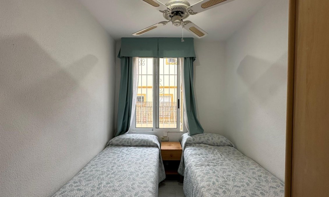 Resale - Bungalow -
Orihuela Costa - Los Almendros-la Florida