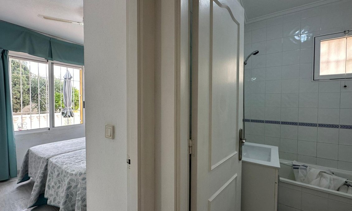 Resale - Bungalow -
Orihuela Costa - Los Almendros-la Florida