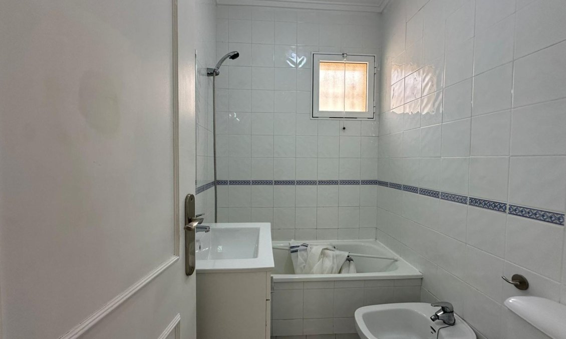 Resale - Bungalow -
Orihuela Costa - Los Almendros-la Florida