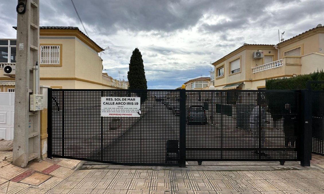 Resale - Bungalow -
Orihuela Costa - Los Almendros-la Florida