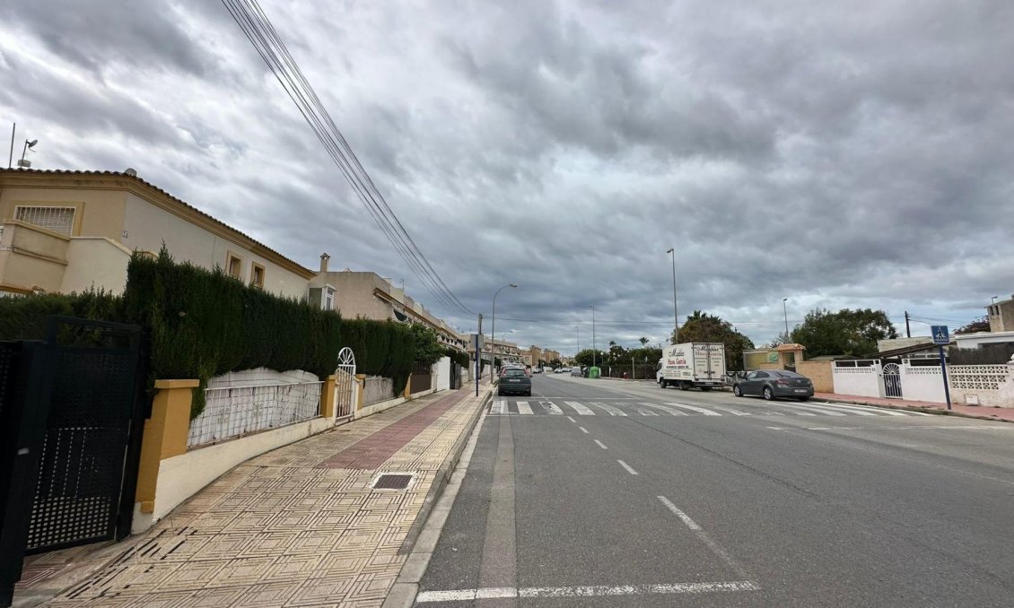 Resale - Bungalow -
Orihuela Costa - Los Almendros-la Florida