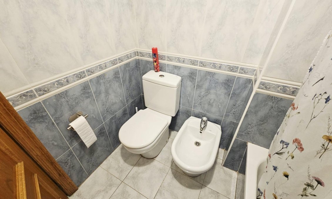 Segunda mano - Apartamento -
Torrevieja - Estacion De Autobuses