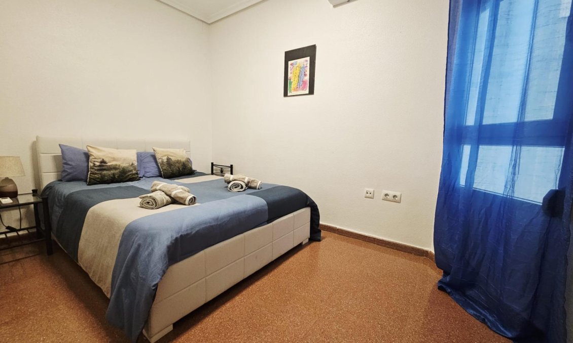 Segunda mano - Apartamento -
Torrevieja - Estacion De Autobuses