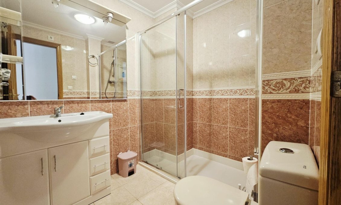 Segunda mano - Apartamento -
Torrevieja - Estacion De Autobuses