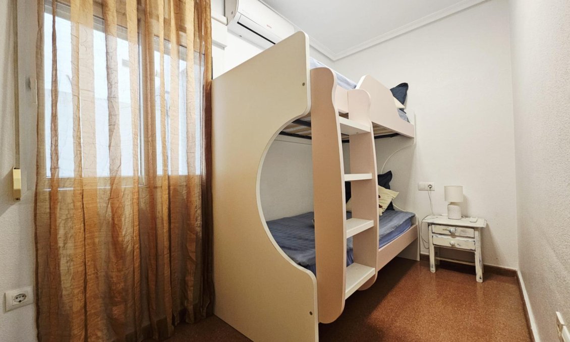 Segunda mano - Apartamento -
Torrevieja - Estacion De Autobuses