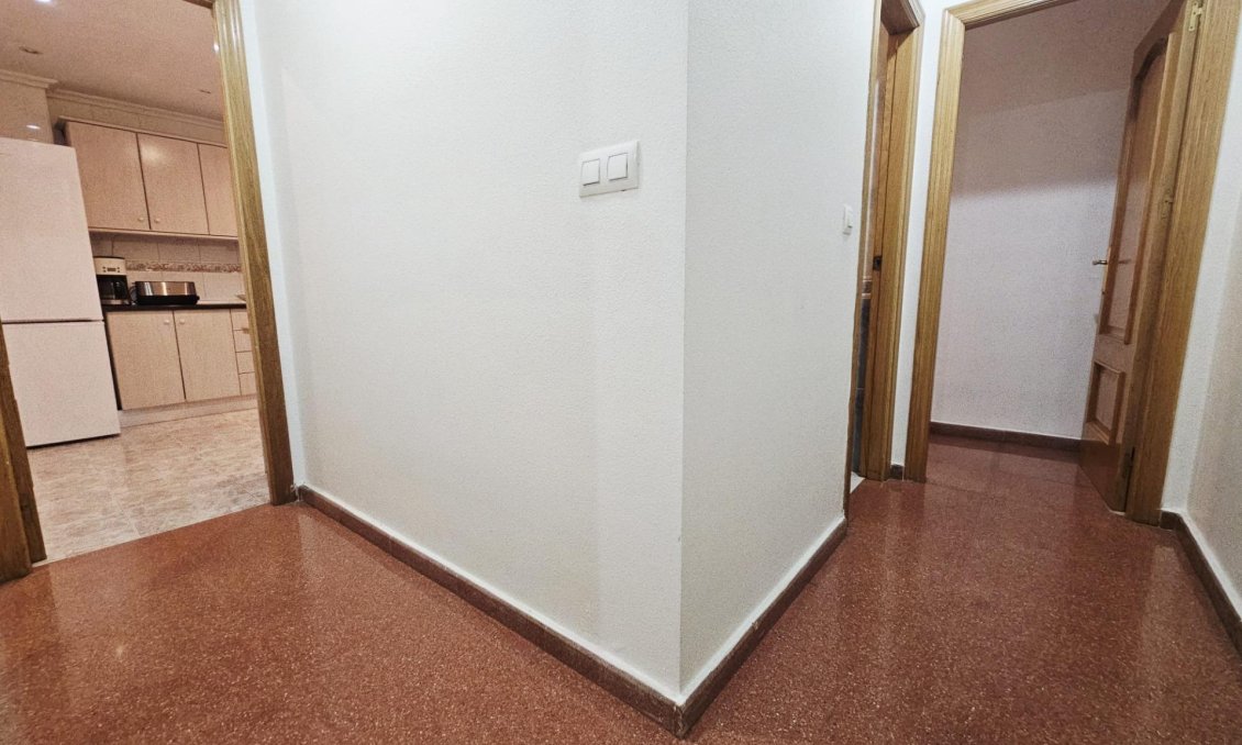 Segunda mano - Apartamento -
Torrevieja - Estacion De Autobuses