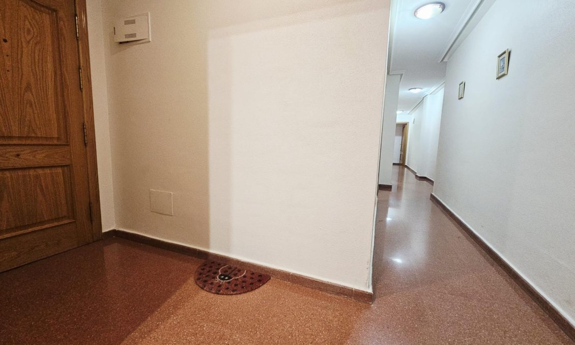 Segunda mano - Apartamento -
Torrevieja - Estacion De Autobuses