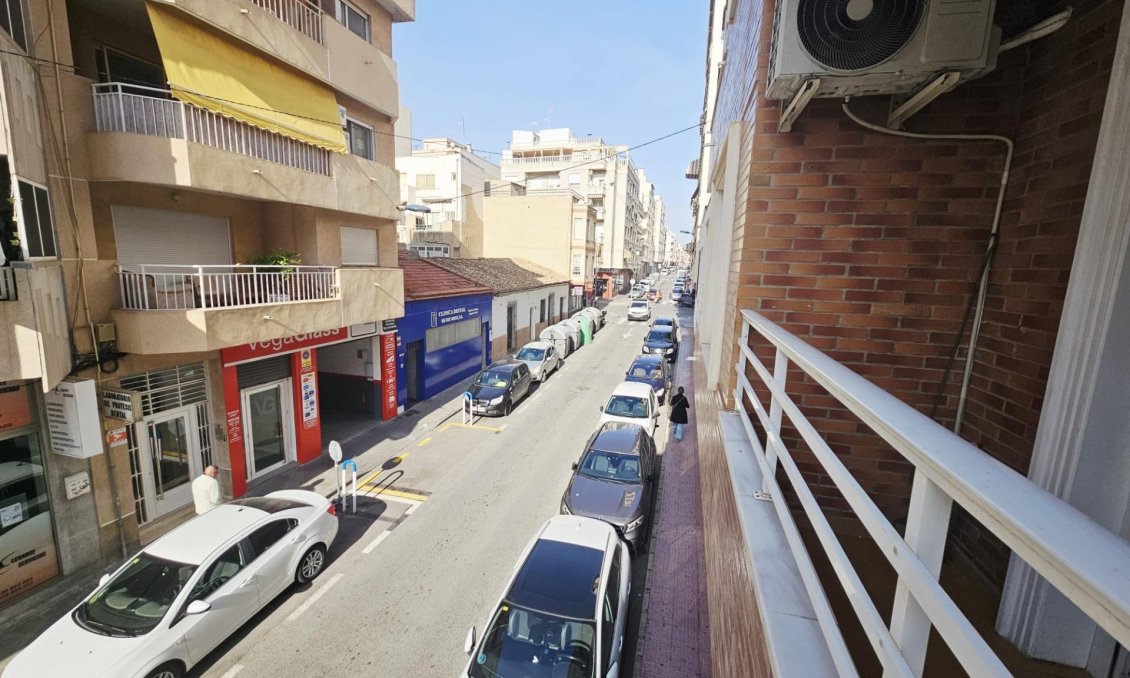 Segunda mano - Apartamento -
Torrevieja - Estacion De Autobuses