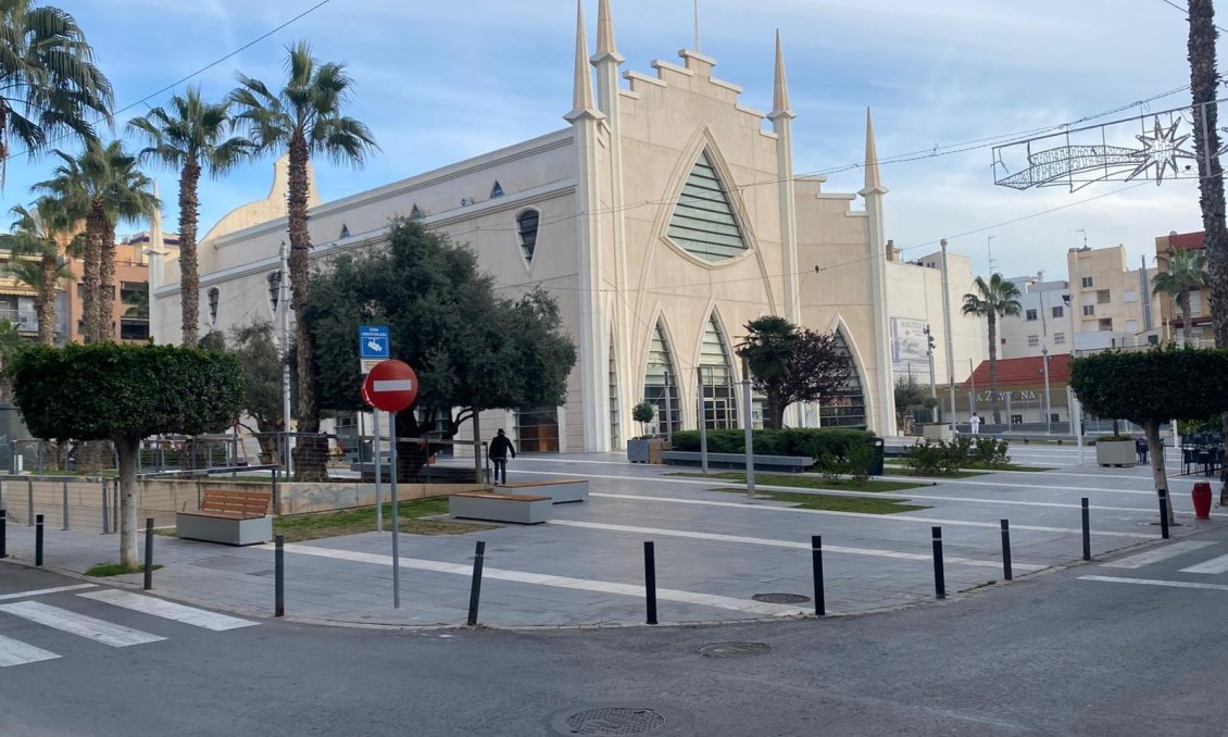 Segunda mano - Apartamento -
Torrevieja - Estacion De Autobuses
