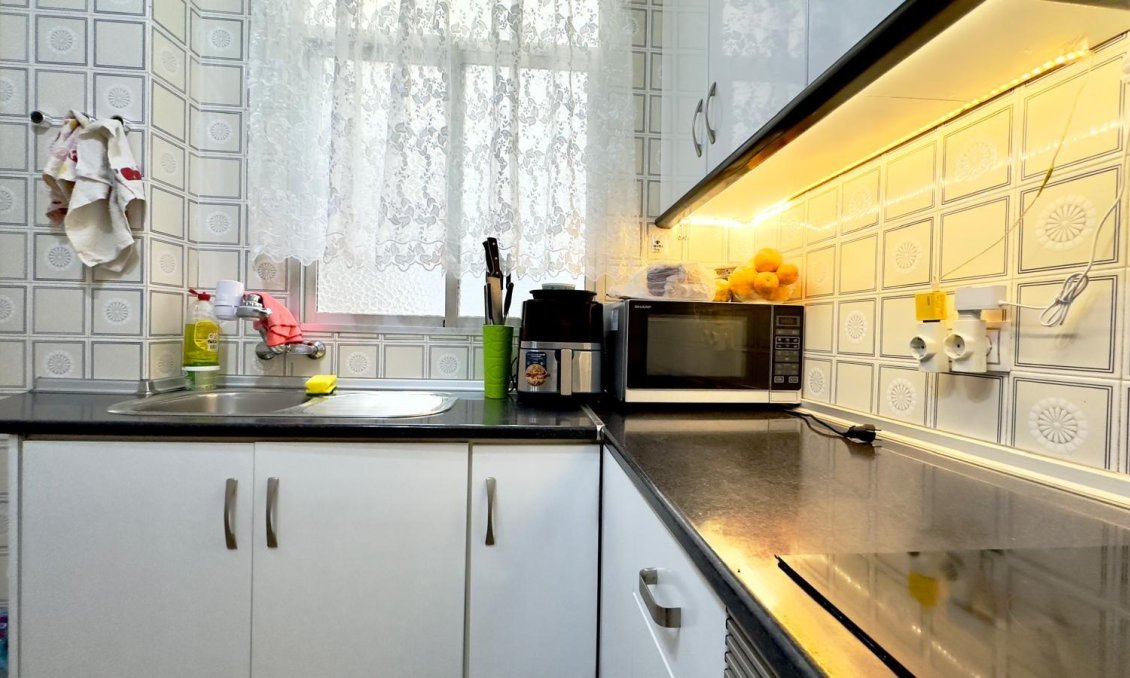 Segunda mano - Apartamento -
Torrevieja - Centro