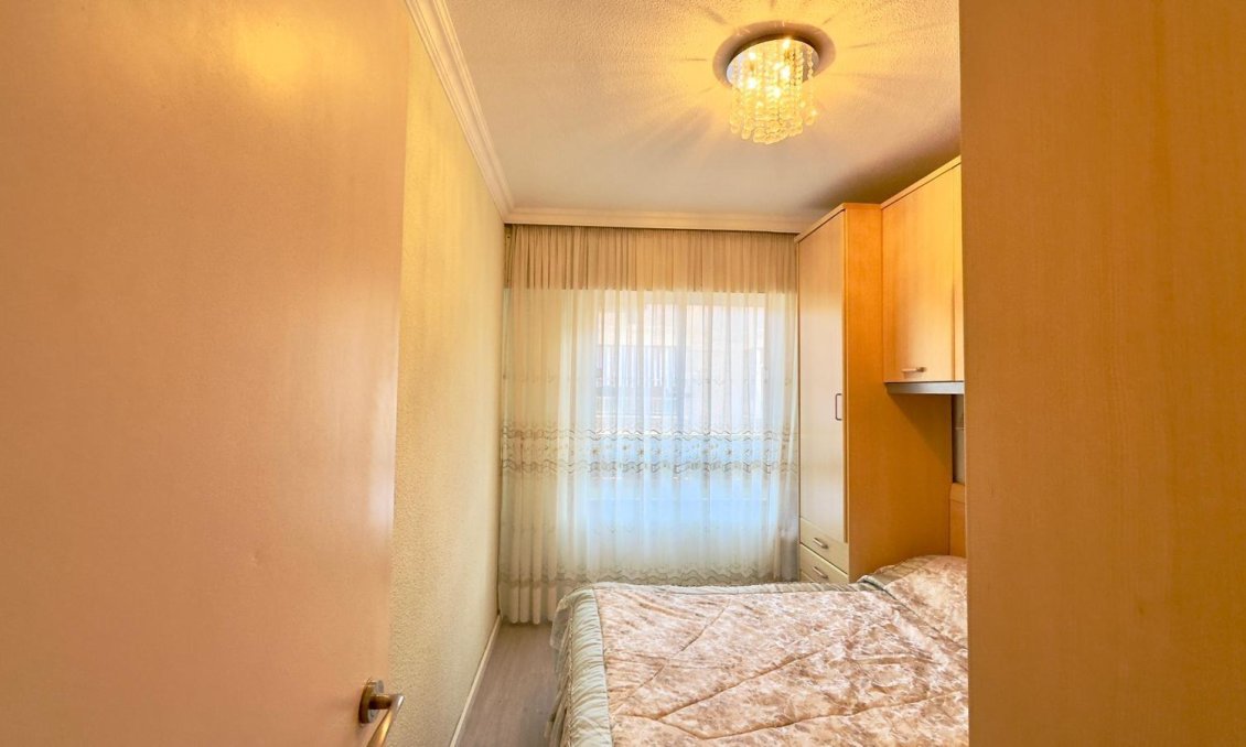 Segunda mano - Apartamento -
Torrevieja - Centro