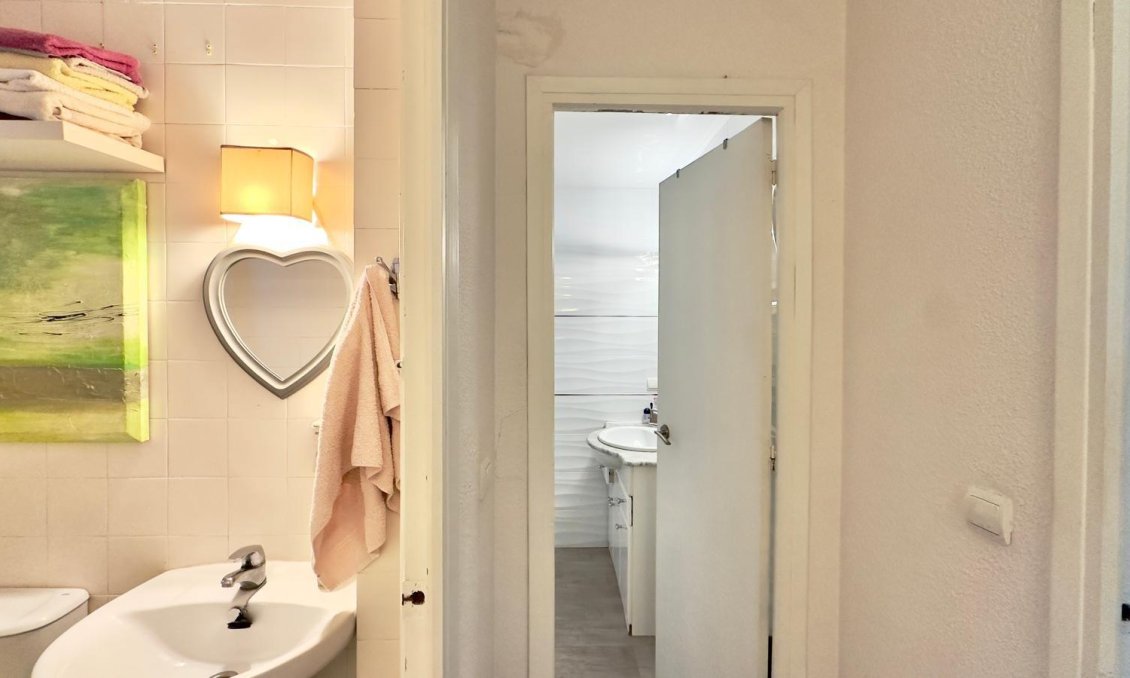 Segunda mano - Apartamento -
Torrevieja - Centro