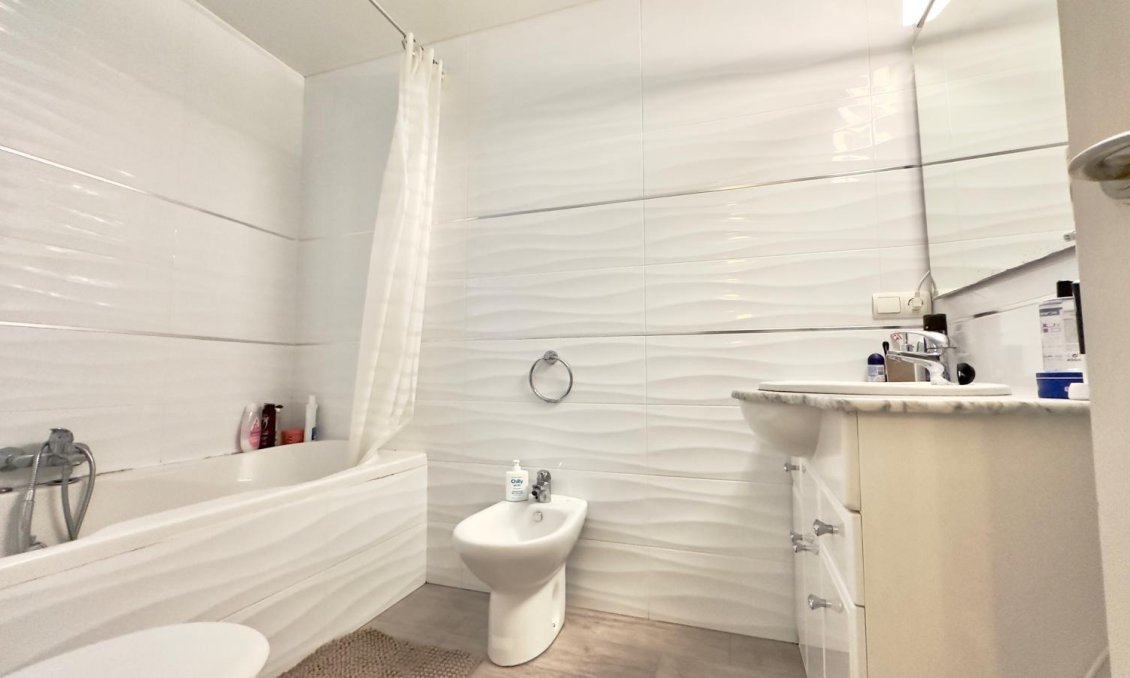 Segunda mano - Apartamento -
Torrevieja - Centro