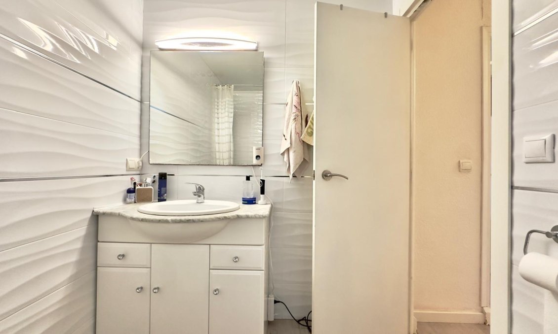 Segunda mano - Apartamento -
Torrevieja - Centro