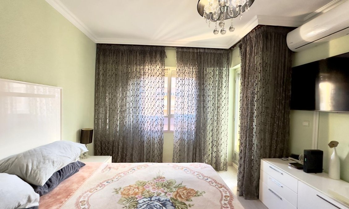 Segunda mano - Apartamento -
Torrevieja - Centro