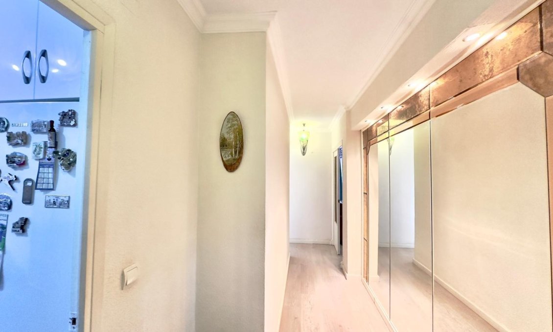 Segunda mano - Apartamento -
Torrevieja - Centro