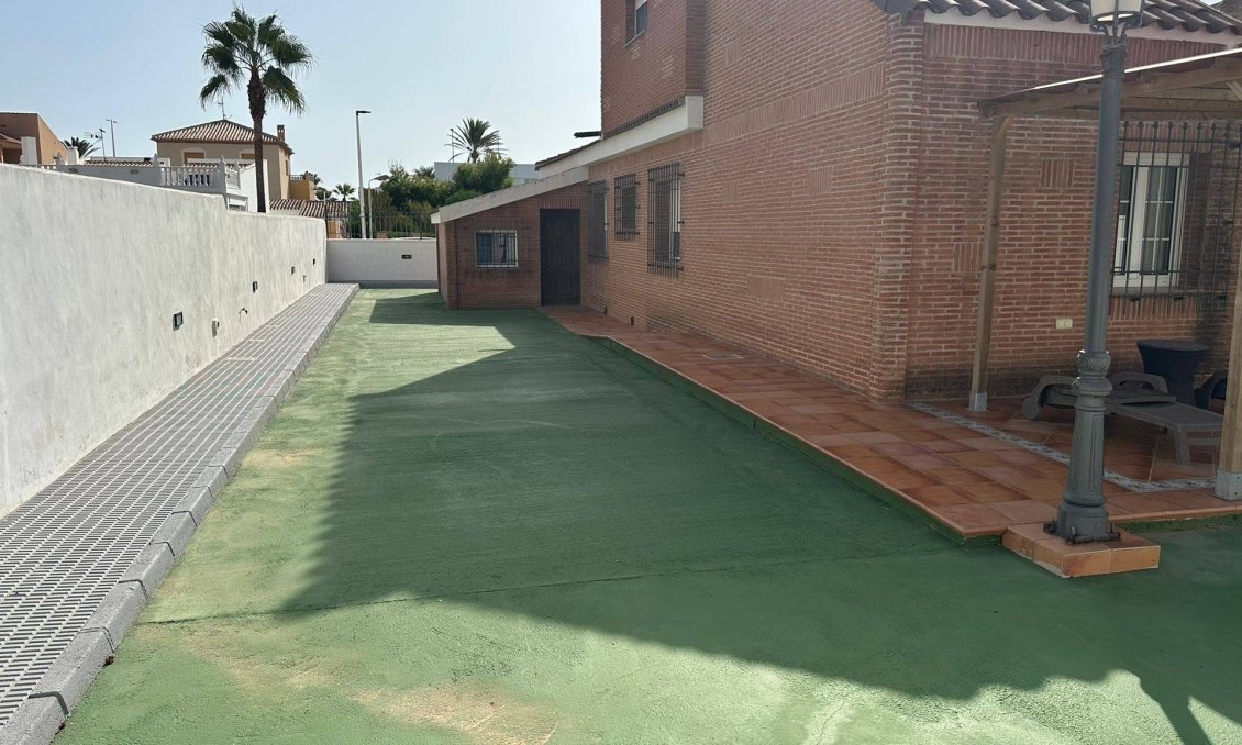 Resale - Villa -
La Manga del Mar Menor - Playa Principe