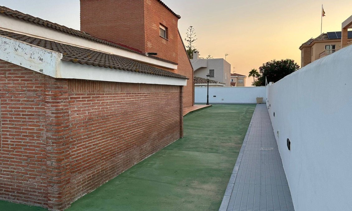 Resale - Villa -
La Manga del Mar Menor - Playa Principe