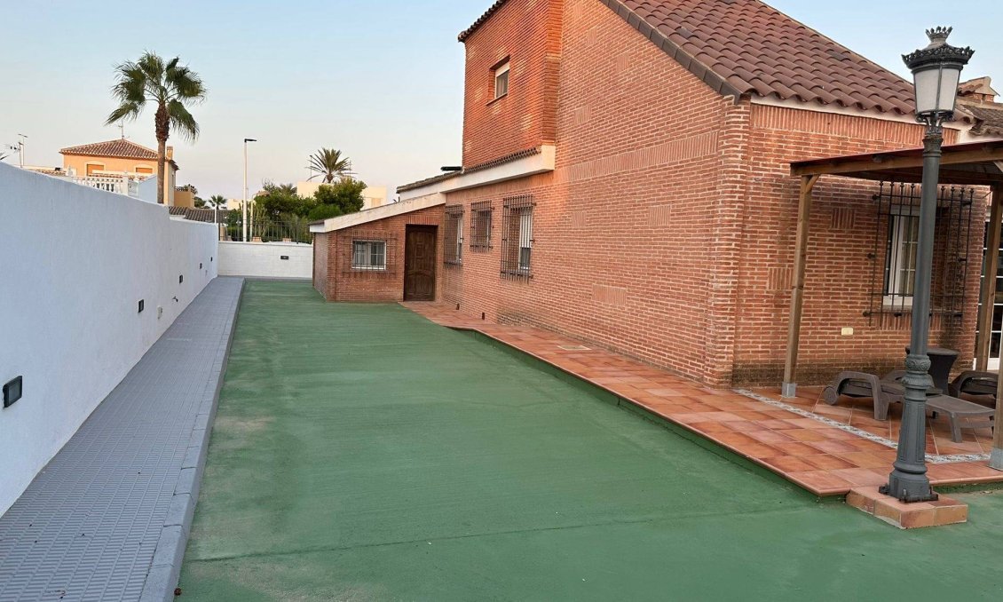 Resale - Villa -
La Manga del Mar Menor - Playa Principe