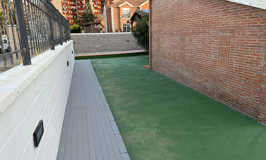 Resale - Villa -
La Manga del Mar Menor - Playa Principe