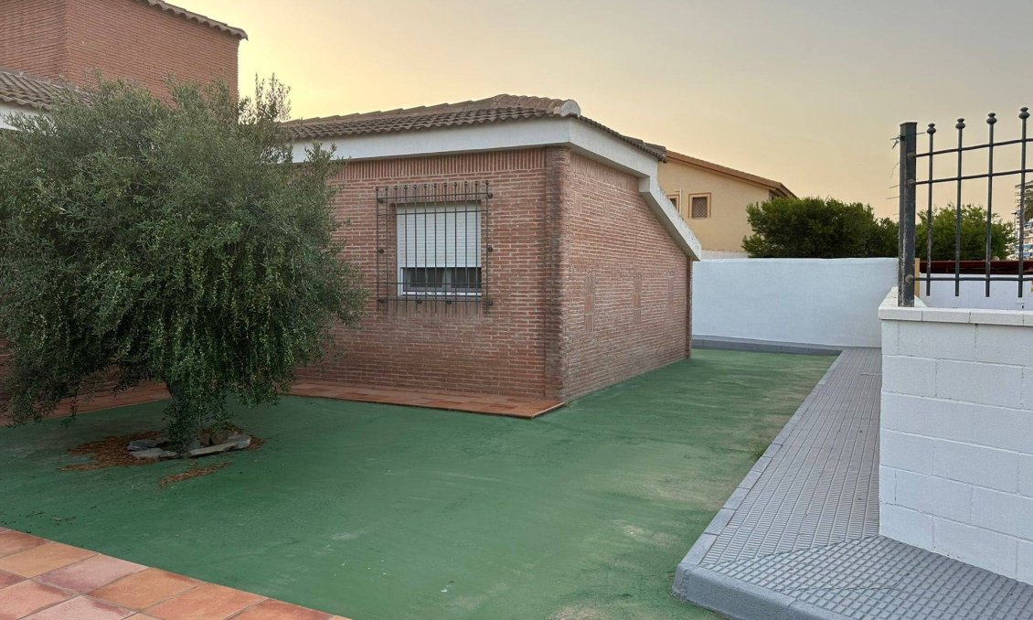 Resale - Villa -
La Manga del Mar Menor - Playa Principe
