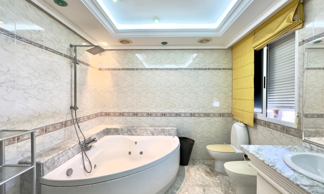 Segunda mano - Ático -
Torrevieja - Centro