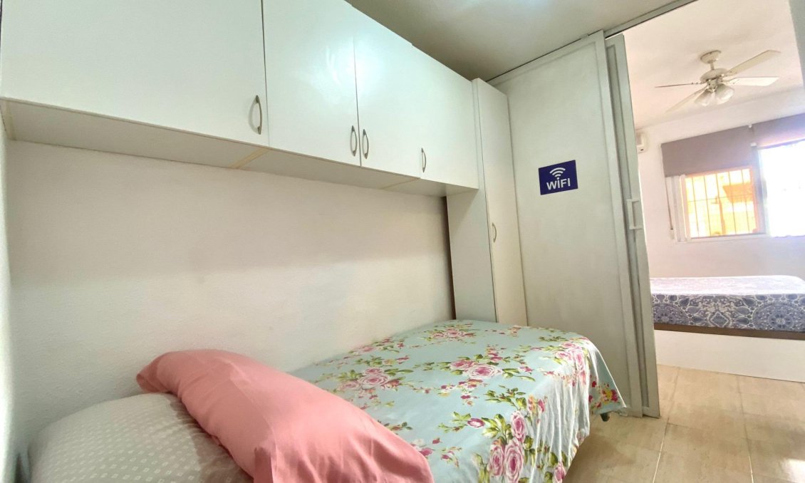 Segunda mano - Apartamento -
Torrevieja - Estacion De Autobuses