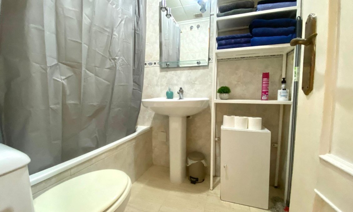 Segunda mano - Apartamento -
Torrevieja - Estacion De Autobuses