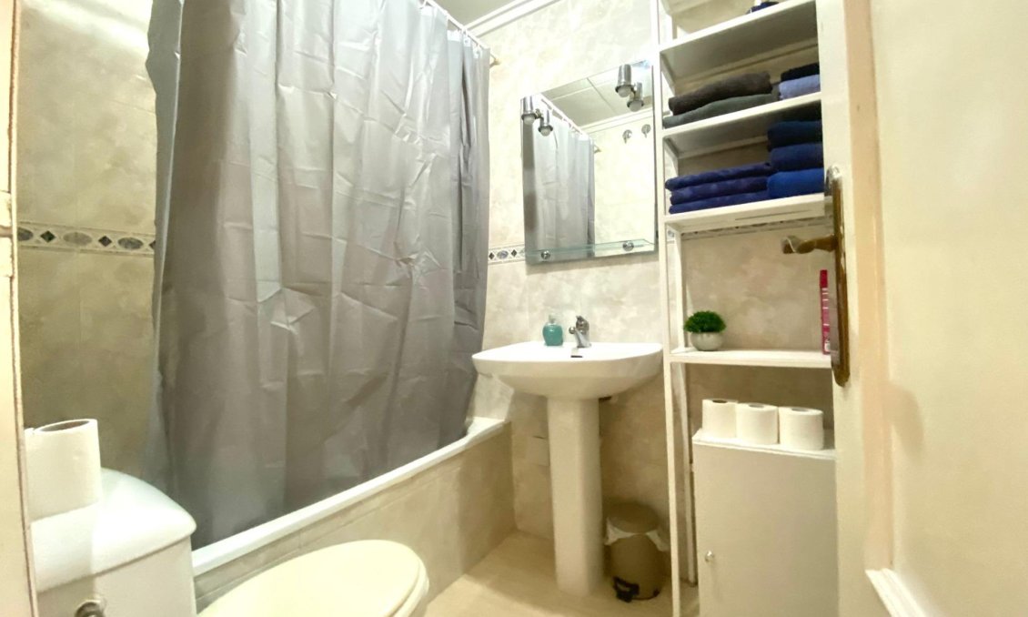 Segunda mano - Apartamento -
Torrevieja - Estacion De Autobuses