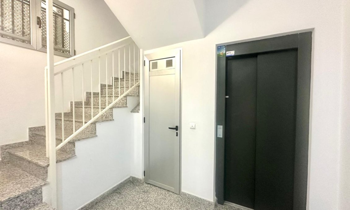 Segunda mano - Apartamento -
Torrevieja - La Mata