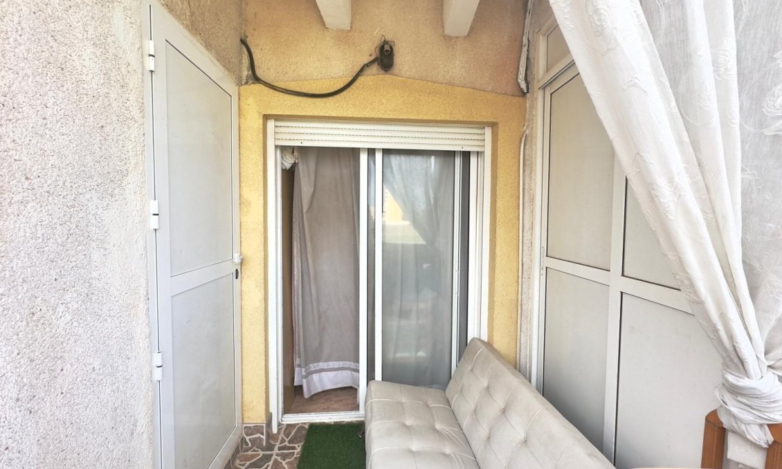 Revânzare - Mansardă -
Torrevieja - Estacion De Autobuses