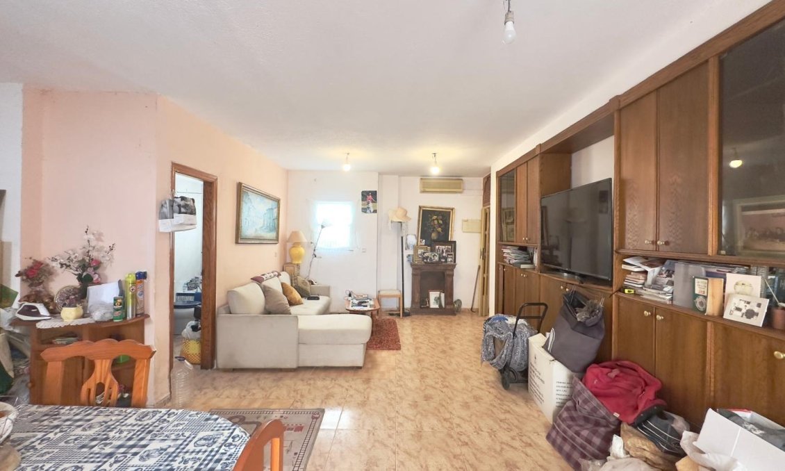 Revânzare - Mansardă -
Torrevieja - Estacion De Autobuses