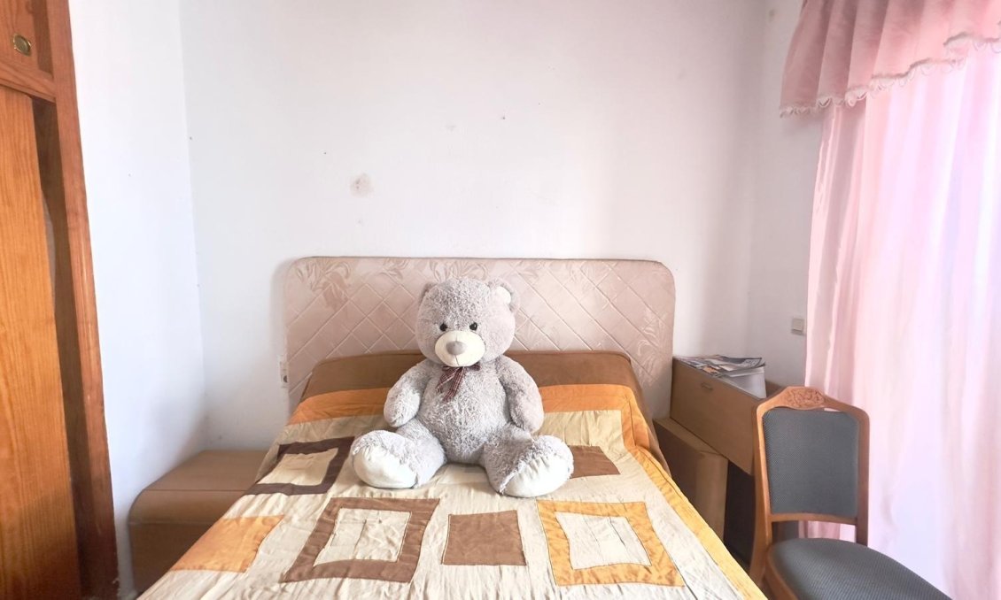 Revânzare - Mansardă -
Torrevieja - Estacion De Autobuses