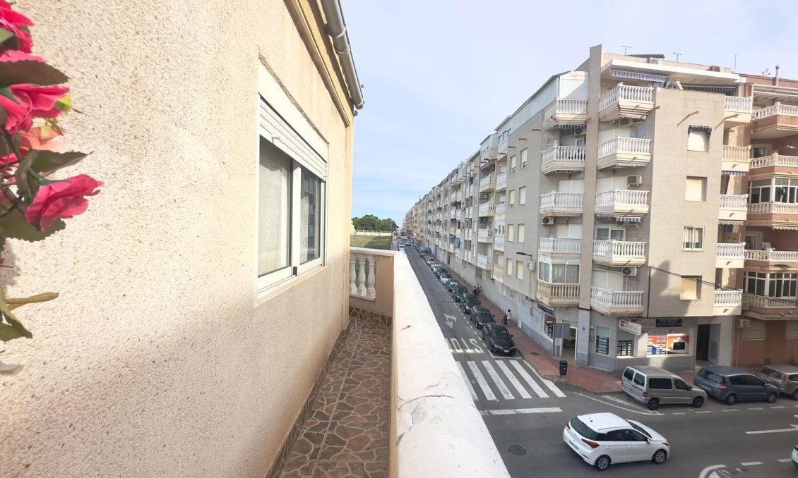 Revânzare - Mansardă -
Torrevieja - Estacion De Autobuses