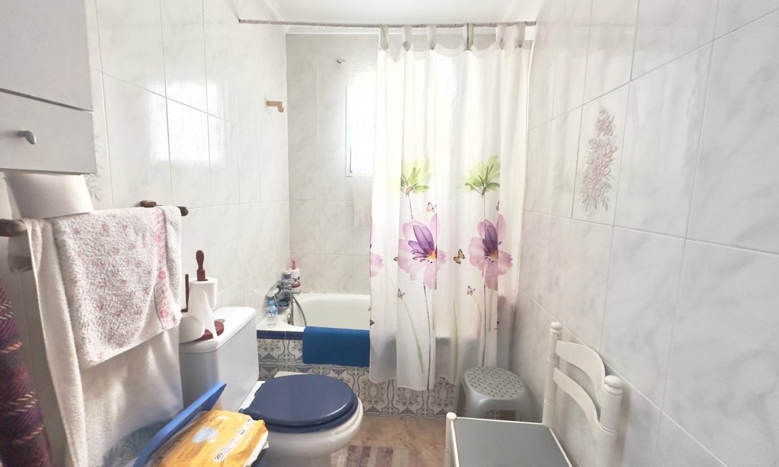 Revânzare - Mansardă -
Torrevieja - Estacion De Autobuses