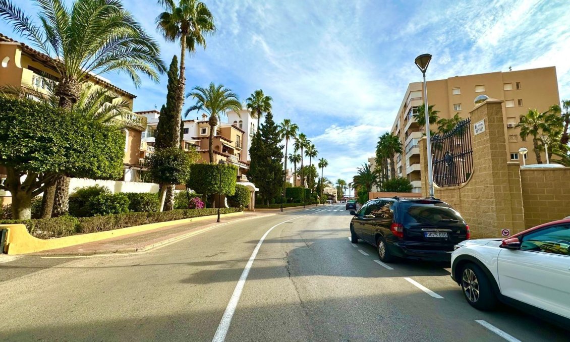 Segunda mano - Apartamento -
Torrevieja - Los Frutales