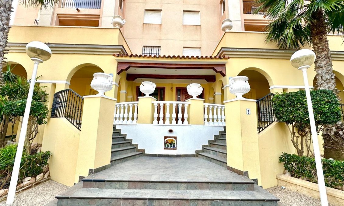 Segunda mano - Apartamento -
Torrevieja - Los Frutales