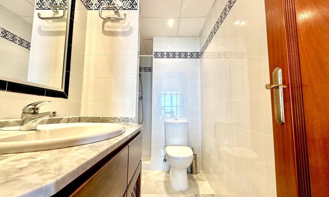 Segunda mano - Apartamento -
Torrevieja - Los Frutales