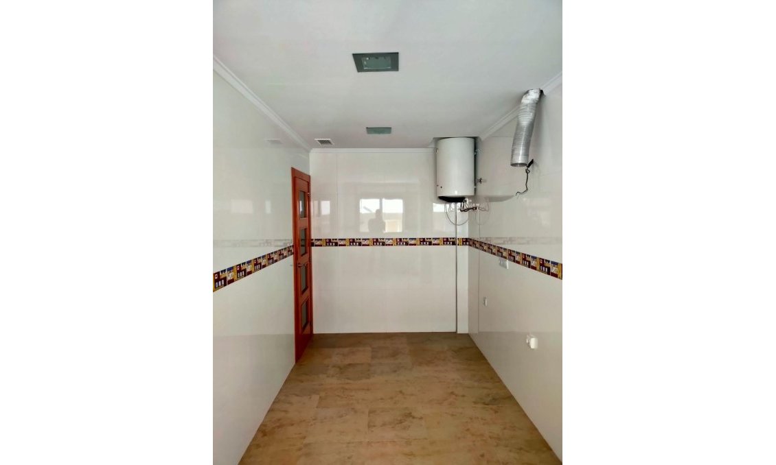 Segunda mano - Apartamento -
Torrevieja - Estacion De Autobuses