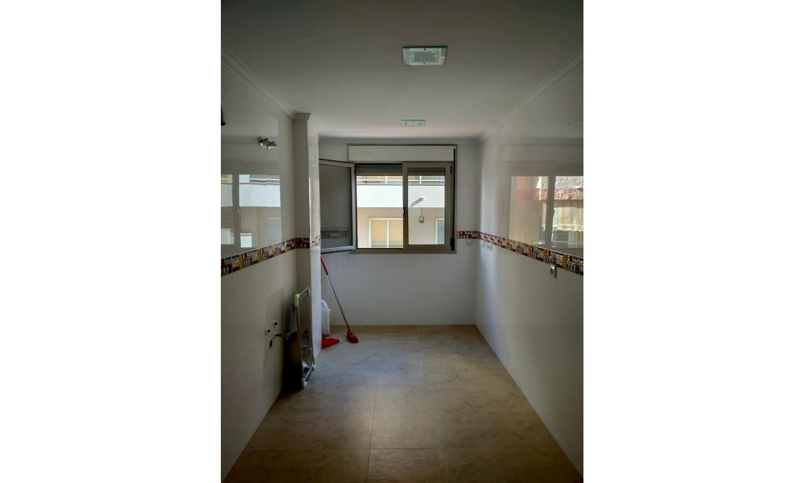 Segunda mano - Apartamento -
Torrevieja - Estacion De Autobuses