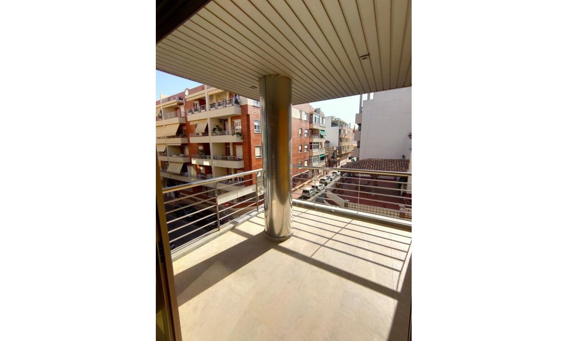 Segunda mano - Apartamento -
Torrevieja - Estacion De Autobuses