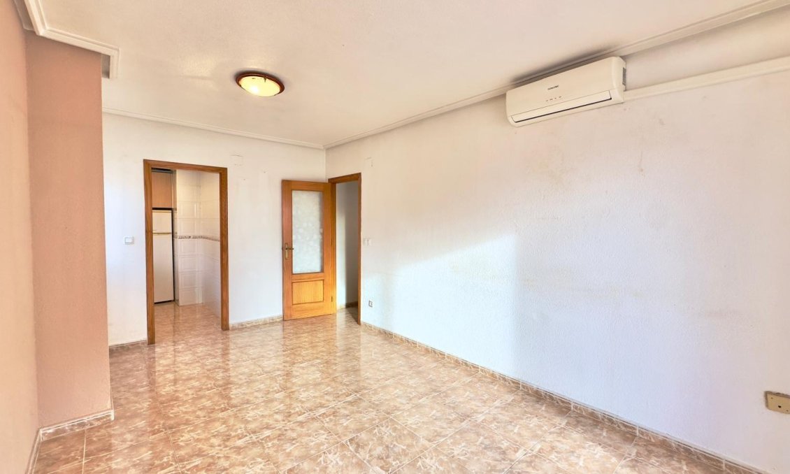 Segunda mano - Apartamento -
Torrevieja - Playa del Cura