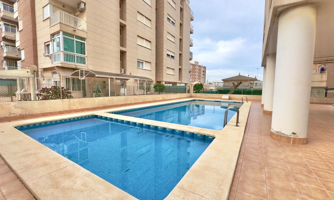 Segunda mano - Apartamento -
Torrevieja - Playa del Cura