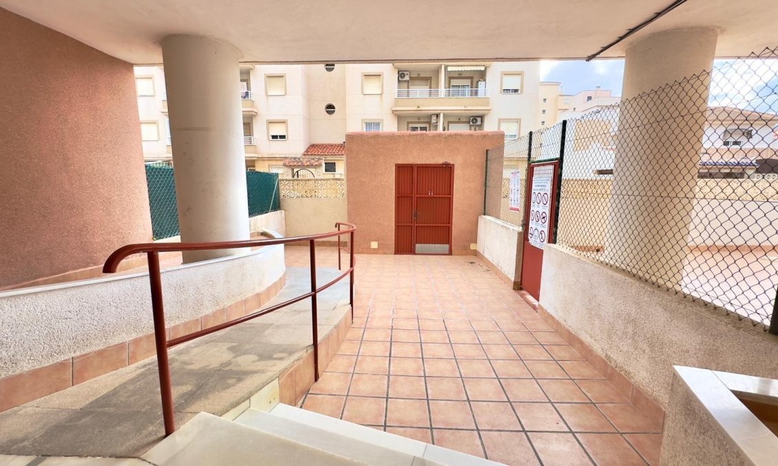 Segunda mano - Apartamento -
Torrevieja - Playa del Cura