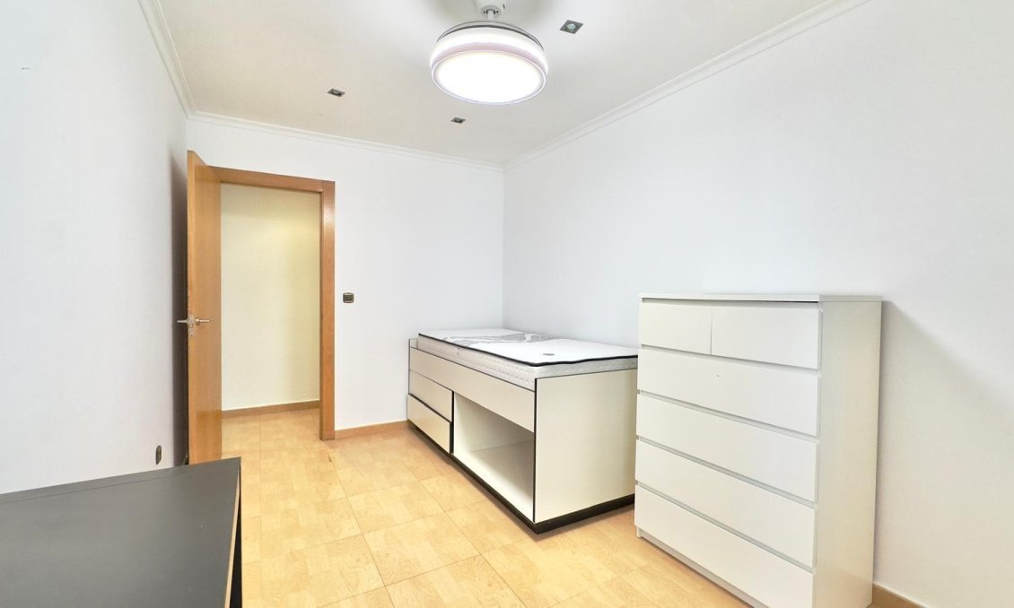 Segunda mano - Apartamento -
Torrevieja - Centro